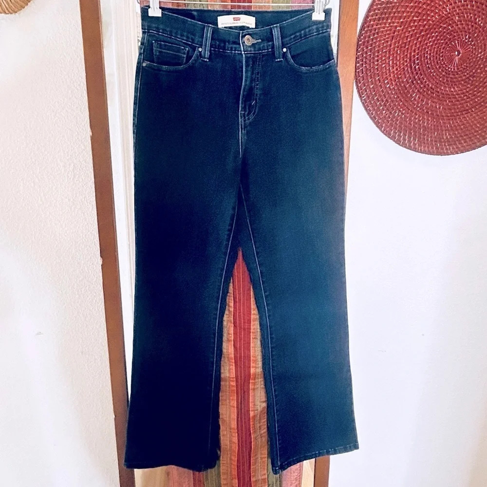 Levi’s Perfectly Slimming 512 Bootcut Black and Silver Tag size 8